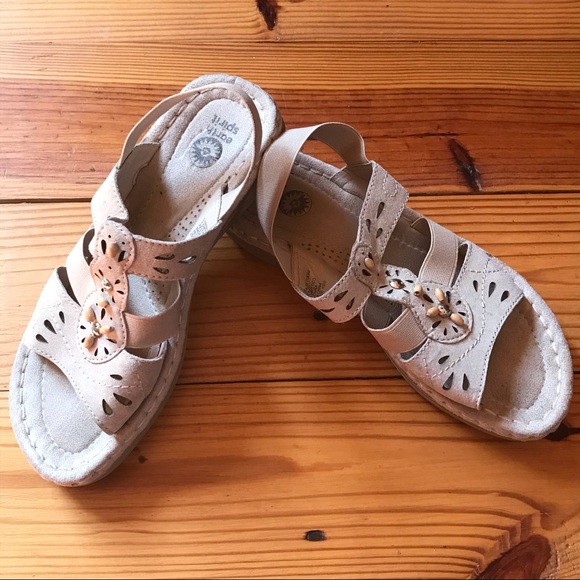 Earth Spirit | Shoes | Earth Spirit Beige Strappy Sandals Euc 7 | Poshmark